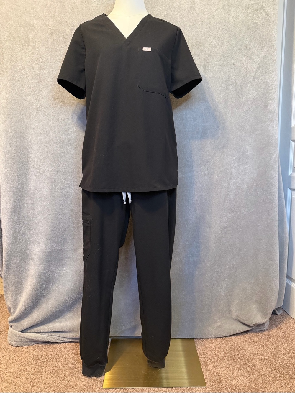 Figs Women's Black Scrub Zamora Joggers / Tops Catarina Size Medium (SETOF 2)